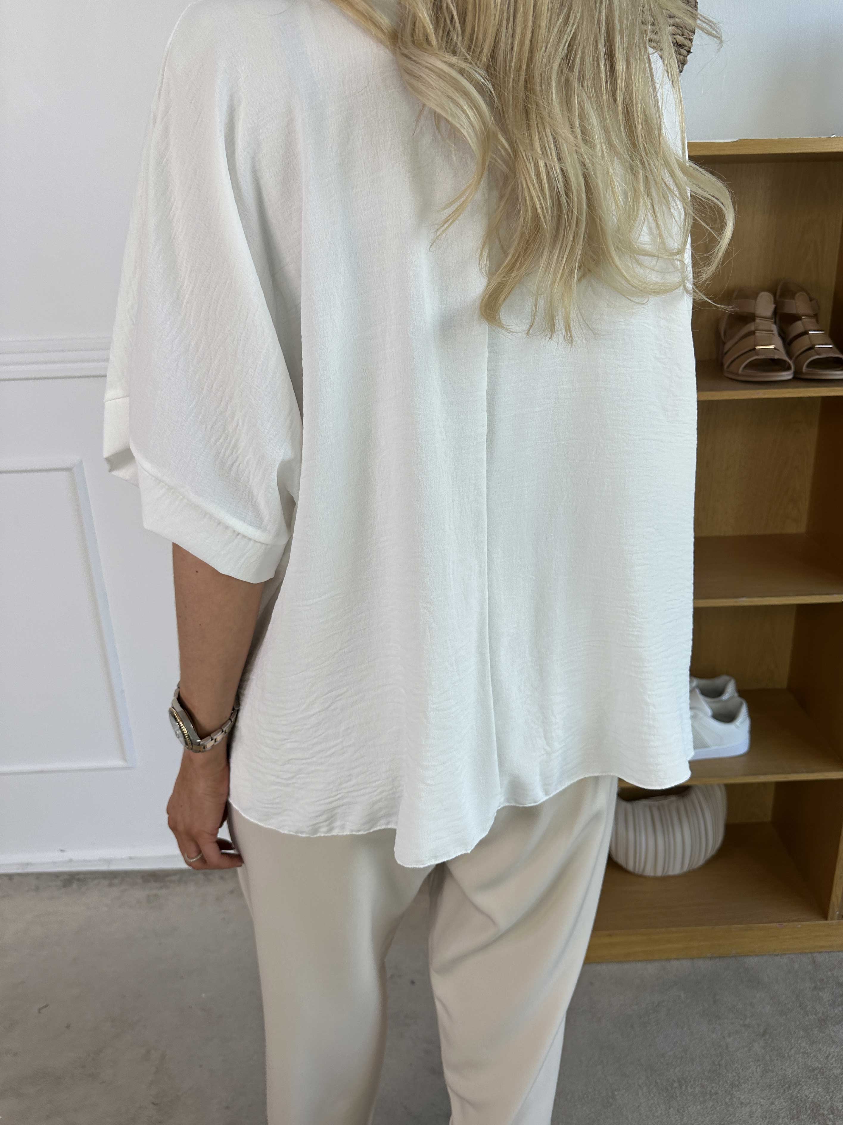 Tabisha - Söt lättviktstunika med blomma och fuskpäls på bröstet